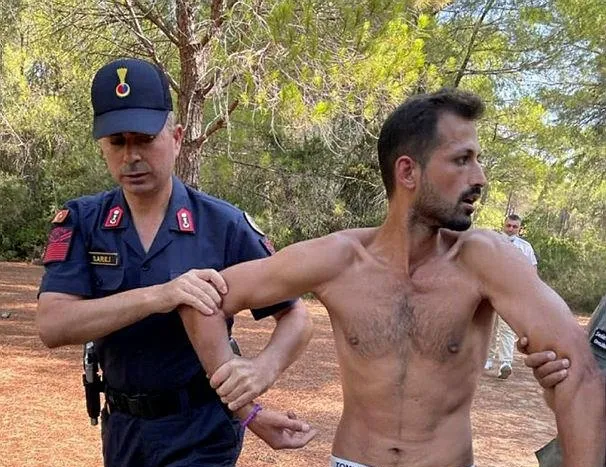 Ormanı yakmaya çalışırken yakalandı