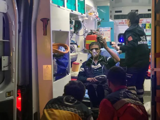 Ankara'da bir ev kül oldu! Kardeşini son anda kurtardı-6