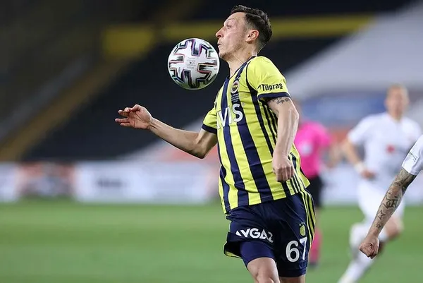 Taraftardan Mesut Özil'e destek var: Form tutarken sezon bitti-1