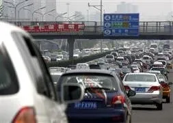 Çin’de 9 gündür aşılamayan trafik sorunu