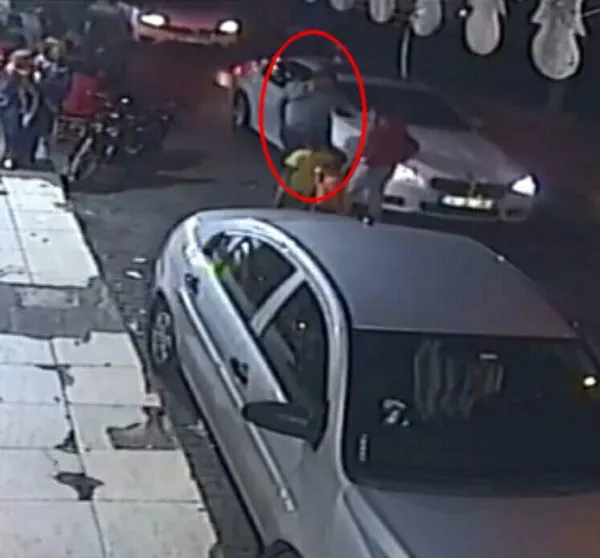 izmir-konakta-sokak-ortasinda-esinden-siddet-goren-kadin-sikayetci-olmadi-1627298956427.jpg İzmir Konak'ta sokak ortasında eşinden şiddet gören kadın şikayetçi olmadı-5