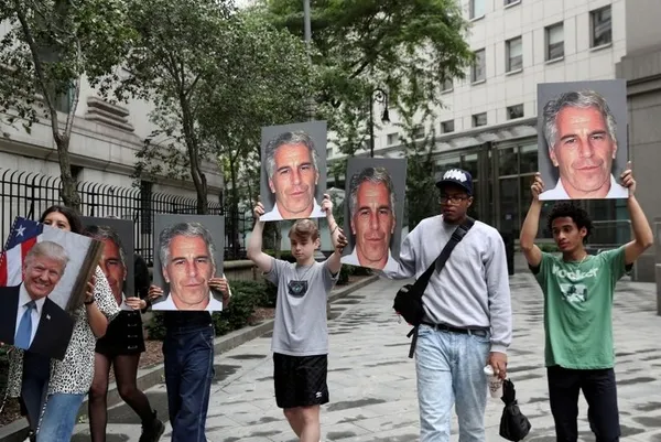abdli-sapik-milyarder-jeffrey-epstein-olayinda-flas-trump-ayrintisi-abdyi-karistiran-iddia-1594195466023.jpg ABD'li sapık milyarder Jeffrey Epstein olayında flaş Trump ayrıntısı! ABD'yi karıştıran iddia-4