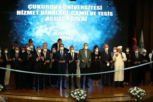 Başkan Recep Tayyip Erdoğan gençlerle birlikte 'Aşık Veysel'in Uzun İnce Bir Yoldayım' türküsünü söyledi-3