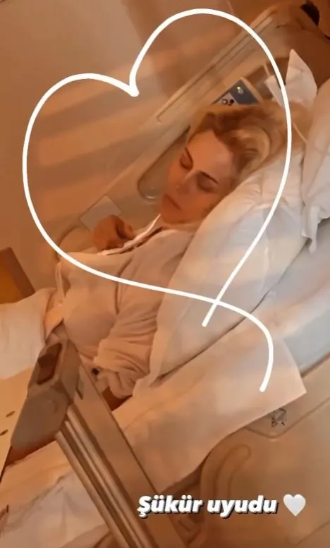 hastaneye-kaldirilan-niran-unsal-hayranlarini-korkuttu-hande-unsal-annesini-bir-an-olsun-yalniz-birakmadi-son-halini-yayinladi-1636843515400.jpg
