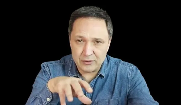 kucuk-yatirimciyi-kandiran-spekulatorler-son-25-ayda-ne-suc-isledi-iste-dolar-saldirisi-boyle-gerceklesti-1640693955337.jpg Küçük yatırımcıyı kandıran spekülatörler son 2.5 ayda ne suç işledi? İşte dolar saldırısı böyle gerçekleşti...-10