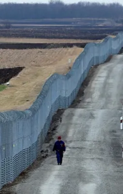 Avrupa'dan mültecilere alçak yaptırım