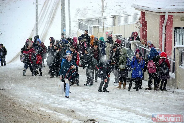 Muş'un Bazı İlçelerinde Eğitime Kar Engeli Muş'un Varto İlçesinde Olumsuz Hava Koşulları Nedeniyle Köyler İle Taşımalı Eğitim Kapsamındaki Okullarda Eğitime...