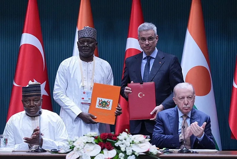 afrika-ile-kazan-kazan-baskan-erdogan-ve-nijer-cumhurbaskani-tchiani-imzalari-atti-erdogan-bize-destek-veriyor-1780587645928.jpeg Afrika ile kazan kazan! Başkan Erdoğan ve Nijer Cumhurbaşkanı Tchiani imzaları attı | "Erdoğan bize destek veriyor"-8