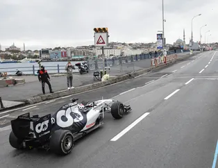 Formula 1 takımları Red Bull ve AlphaTauri araçlarından İstanbul sokaklarında şov