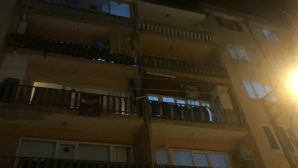 bursada-polis-gurultu-ihbarina-gitti-dairede-dugun-yapildigi-ortaya-cikti-1613123363215.jpg Bursa'da polis gürültü ihbarına gitti! Dairede düğün yapıldığı ortaya çıktı-5