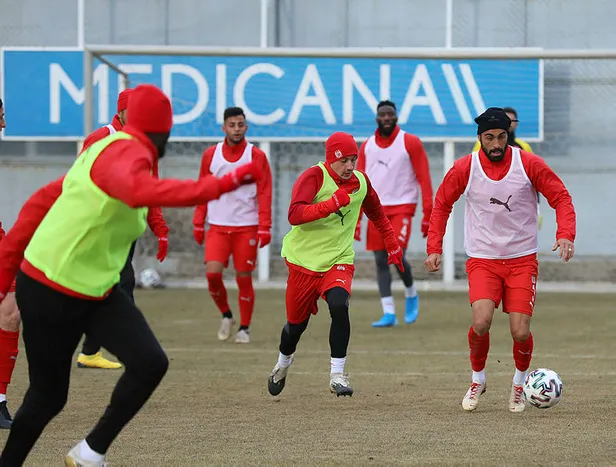 sivassporda-koronavirus-alarmi-1-kisi-daha-pozitif-cikti-1607944673018.jpg Sivasspor’da koronavirüs alarmı! 1 kişi daha pozitif çıktı-3