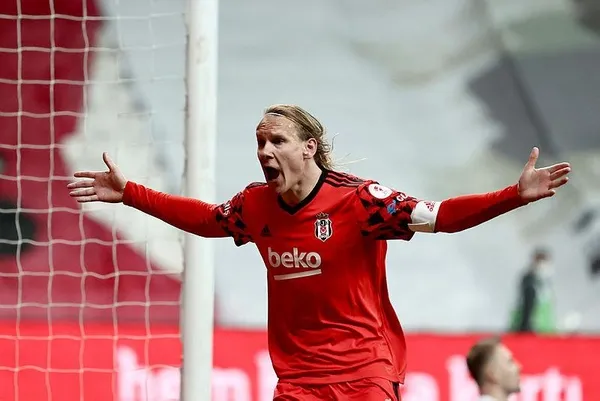 Şimdiye kadar 12 transfere imza atan Beşiktaş'ta sıra içerdekilerde: Domagoj Vida ve Larin için yeni imza-5