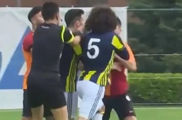Fenerbahçe - Galatasaray U21 maçında yumruklar konuştu