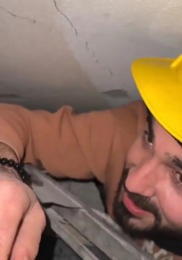 kurtarma-ekibi-ile-enkaz-altinda-diyalogu-gundem-olmustu-ahmet-abi-neler-atlatmis-oldurmeyen-allah-oldurmuyor-1676701473874.jpg Kurtarma ekibi ile enkaz altında diyaloğu gündem olmuştu! 'Ahmet Abi' neler atlatmış: Öldürmeyen Allah öldürmüyor-6