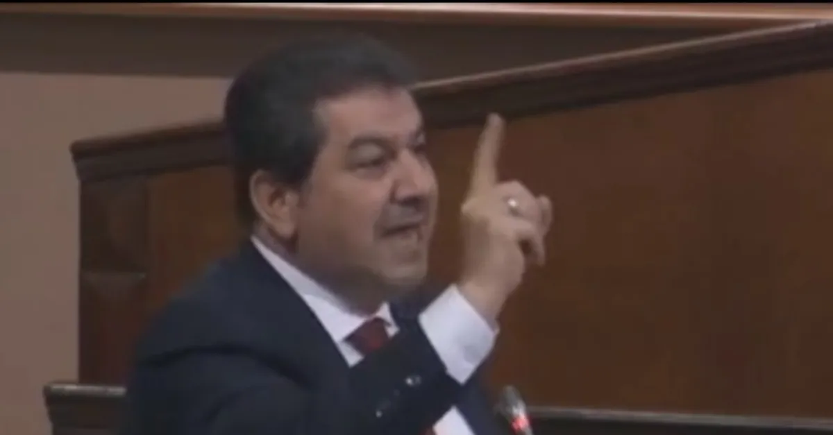 İBB Meclisi'nde CHP ve İyi Partililerden Engin Özkoç provokasyonu! AK Partililerin üzerine yürüdüler