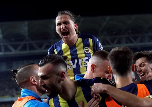 ismail-kartalin-fenerbahcesi-onune-geleni-yikiyor-teknik-direktorluk-planinda-dengeleri-degistirdi-1649632402421.jpeg İsmaıl Kartal'ın Fenerbahçe'si önüne geleni yıkıyor! Teknik direktörlük planında dengeleri değiştirdi-8