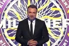 Köyden İndim Şehre filminde Himmet altınları sayarken Hayret hangi yiyeceği söyleyince Himmet saydıklarını unutur?