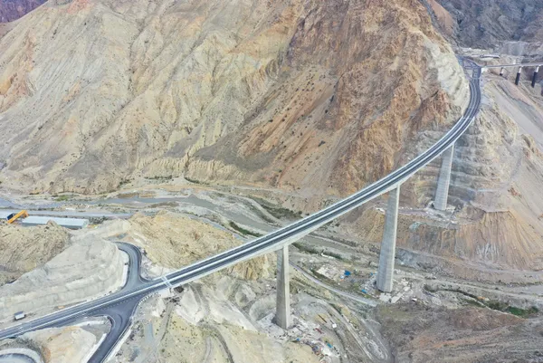 artvin-yusufeli-barajinin-39-tunelli-yollari-bir-viyaduk-disinda-tamamlandi-1649932661718.jpg Artvin Yusufeli Barajı'nın 39 tünelli yolları bir viyadük dışında tamamlandı-10