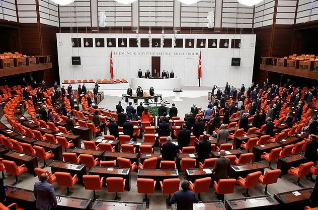 Geçen hafta hayatını kaybeden Markar Esayan için TBMM Genel Kurulunda saygı duruşu