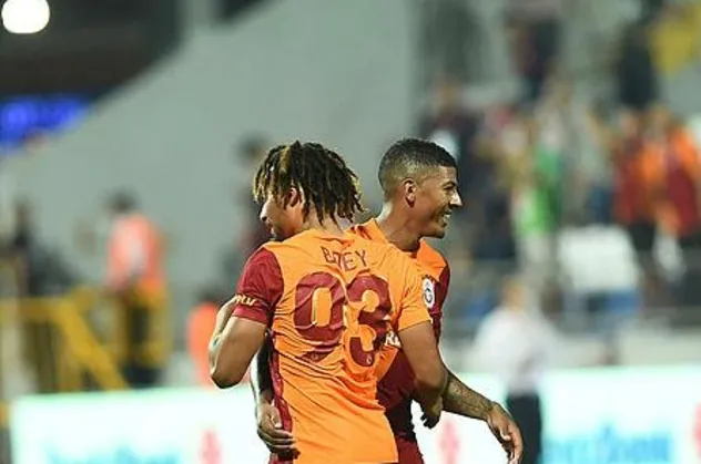 Galatasaray'da şok! Sacha Boey sakatlandı