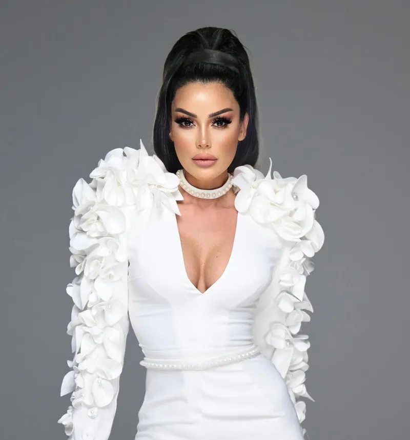 2000lerde-firtinalar-estiriyordu-petek-dincoz-bir-degisti-pir-degisti-son-halini-goren-dilan-polat-sandi-hic-k-1724419731143.jpg 2000’lerde fırtınalar estiriyordu! Petek Dinçöz bir değişti pir değişti! Son halini gören Dilan Polat sandı: “Hiç kendine benzemiyor artık”-8