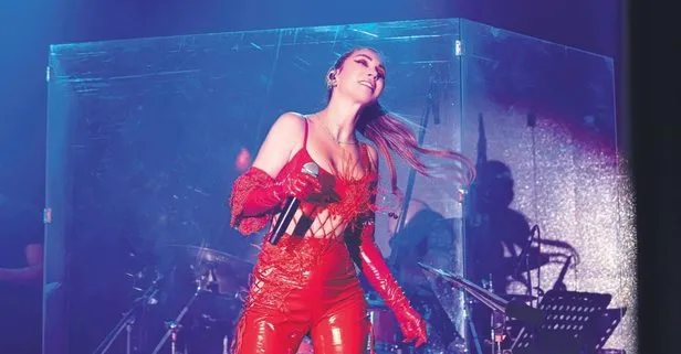 Hande Yener’den görsel şov! Kırmızı Hande