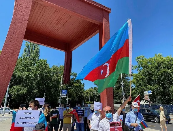İsviçre'deki Türkler tepkili! BM Cenevre Ofisi önünde Ermenistan'ın saldırıları protesto edildi-5