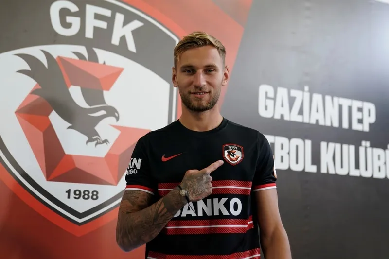 trabzonspor-transfere-doymuyor-5-isim-aciklandi-6inci-isim-de-duyurulacak-3-yildiz-daha-yolda-1719241377213.jpeg Trabzonspor transfere doymuyor! 5 isim açıklandı 6'ıncı da duyurulacak... 3 yıldız daha yolda-6