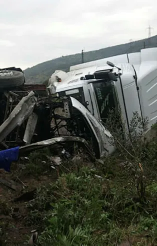 TEM Otoyolu'nda trafiği kilitleyen kaza