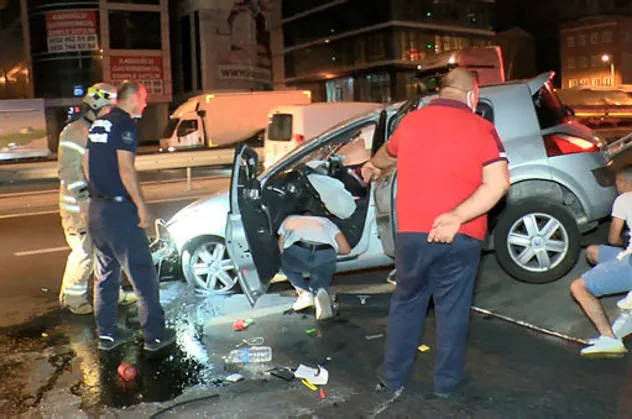 İstanbul'da kontrolden çıkan araç takla attı: 1 yaralı