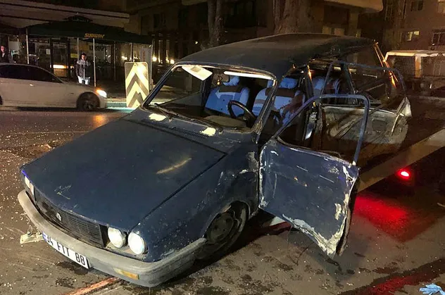 Kadıköy'de feci kaza! 2'si ağır 3 yaralı