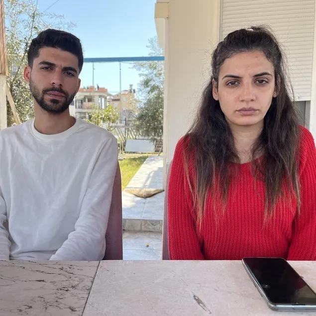Depremde kaybolan görme engelli babalarını arıyorlar