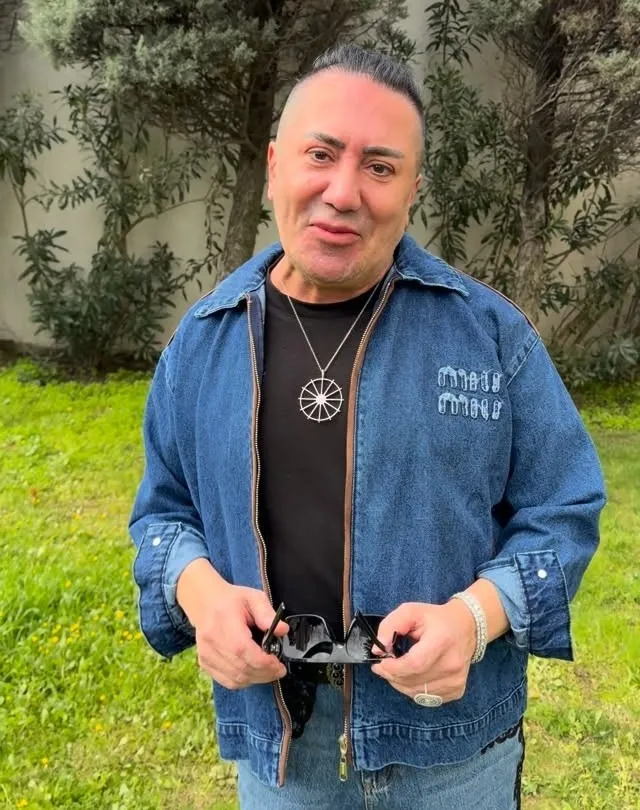 1780231547568.jpg Provokasyoncu Murat Övüç sözünü tutamadı! "Murat Abi" gitti eski hali geri geldi: Leoparlı sahne kostümü tartışmalara yol açtı-5