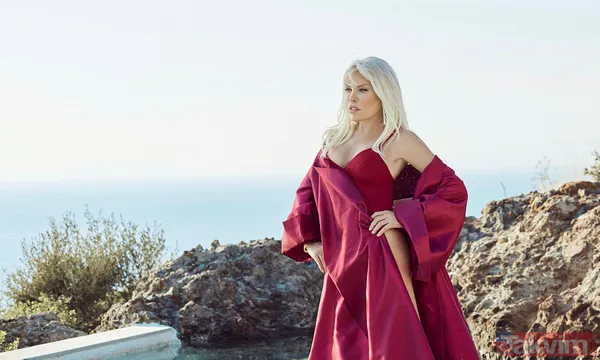 Geçirdiği estetik operasyonlarıyla da çok konuşulan Süperstar, bu kez aşk hayatıyla gündeme geldi.