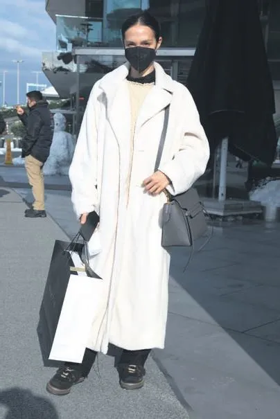 biran-damla-yilmaz-gonlu-tansel-ongele-kaptirdi-1643309824777.jpeg Biran Damla Yılmaz gönlü Tansel Öngel'e kaptırdı! Süpriz aşk çok konuşuldu-12