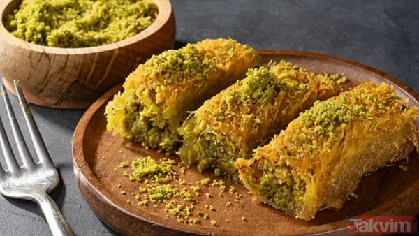 Burma kadayıf: Kadayıf hamurunun fıstıkla sarılmasıyla yapılan bir baklava çeşididir. Pişirildikten sonra şerbete batırılır ve dilimlenerek servis edilir.