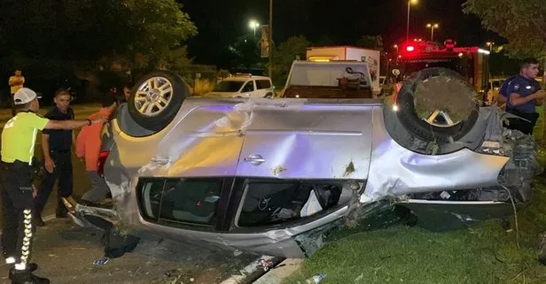 İstanbul Kartal’da orta refüjdeki ağaçlara çarpan otomobil takla attı! Yaralılar var