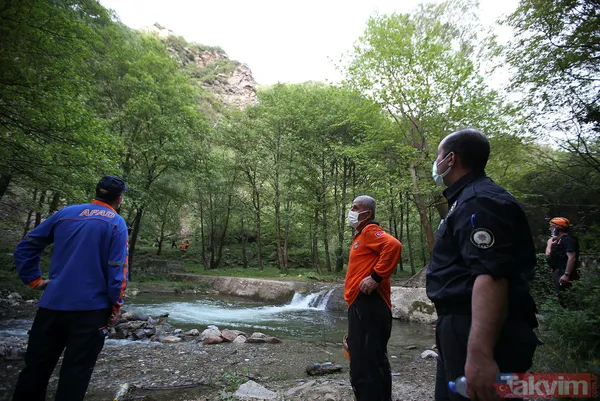 Bursa'da tam kapanma tedbirlerini delen genç, polisten kaçıp tırmandığı kayalıkta mahsur kaldı - 6