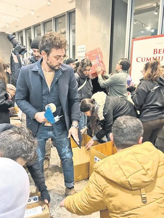 demet-akalinin-son-paylasimi-duygulandirdi-enkazdan-cikarilan-cocugun-anlattiklari-tuyleri-diken-diken-etti-1676162235337.jpeg Demet Akalın’ın son paylaşımı duygulandırdı! Enkazdan çıkarılan çocuğun anlattıkları tüyleri diken diken etti-2