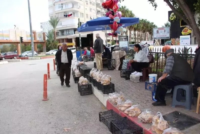 ormanda-saganakla-birlikte-fiskiriyor-sezonu-acildi-kilosu-350-tlden-alici-buluyor-1763050375088.jpg Ormanda sağanakla birlikte fışkırıyor! Sezonu açıldı kilosu 350 TL’den alıcı buluyor-3