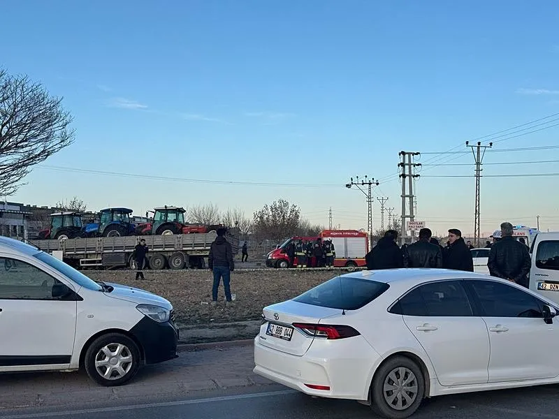 Konya'da TIR ekip otosuna çarptı. (DHA)
