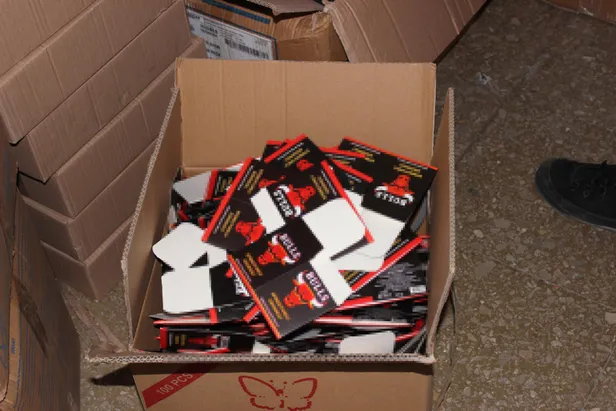 İzmir'de cinsel içerikli kaçak ürün operasyonu-1