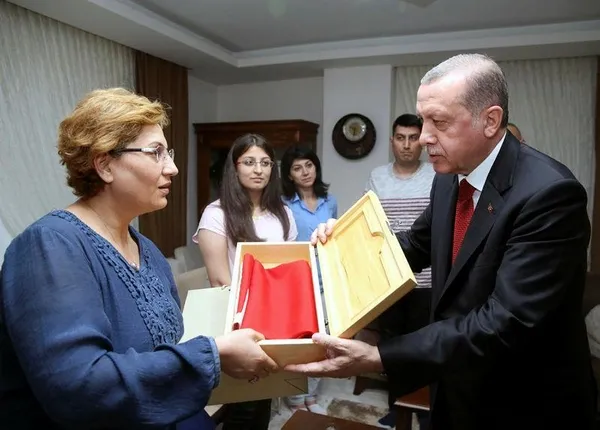 Cumhurbaşkanı Erdoğan şehit evinde iftar yaptı-3