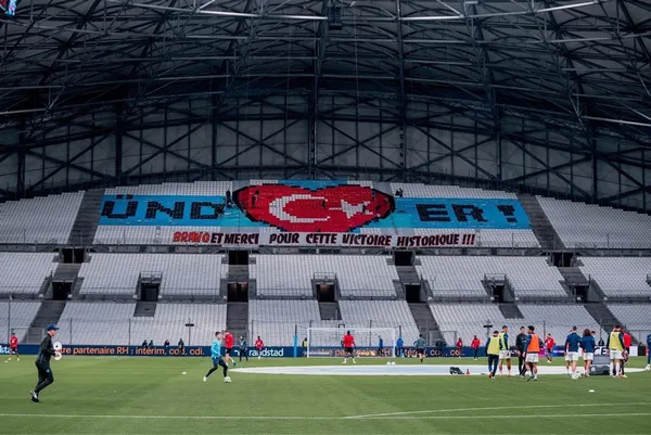 fransanin-yildizi-cengiz-under-olimpik-marsilya-taraftarina-tesekkur-etti-1642429894265.jpg Fransa'nın yıldızı: Cengiz Ünder! Olimpik Marsilya taraftarına teşekkür etti-3