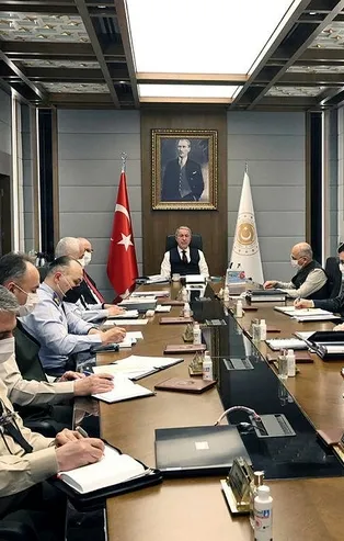 Son dakika: Milli Savunma Bakanı Hulusi Akar'dan komutanlarla kritik toplantı