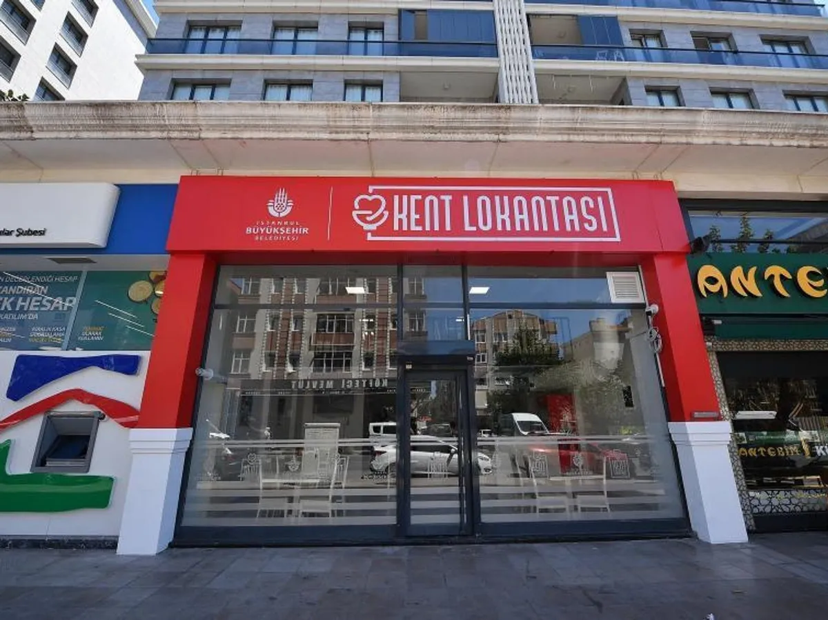 ibbye-yeni-dalga-operasyon-cok-sayida-gozalti-kent-lokantasinda-ne-dolaplar-dondu-1788414287275.jpeg İBB'ye yeni dalga operasyon! 12 gözaltı 1 firari: Kent Lokantası'nda akçeli işler ve başkanlık konutu ihalesine fesat-2