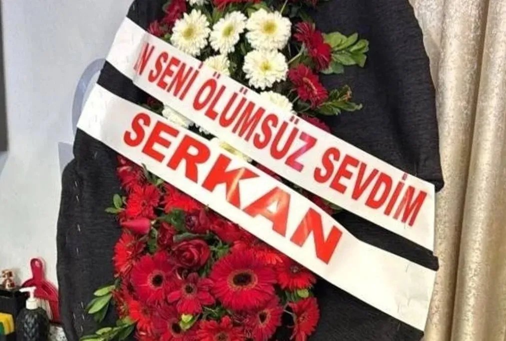 gulten-urkmezi-oldurmeden-once-celenk-gondermis-katil-kocadan-olumsuz-sevdim-notu-1780320030536.jpeg Gülten Ürkmez'i öldürmeden önce çelenk göndermiş: Katil kocadan "ölümsüz sevdim" notu-3
