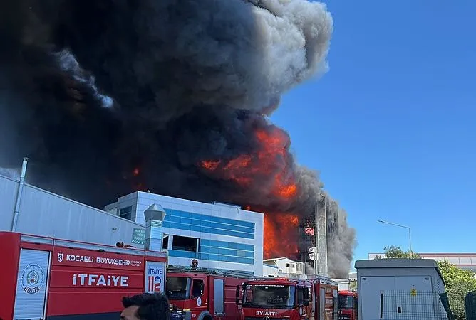 Tuzla’da fabrika yangını!