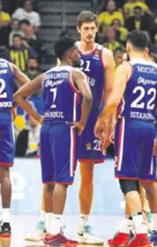 Anadolu Efes ve F.Bahçe zorlu virajda