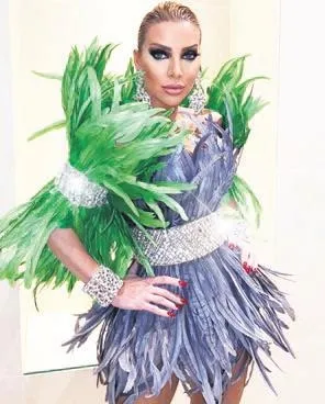 kar-istanbula-unlulerin-renkli-pozlari-sosyal-medyaya-dustu-burak-ozcivit-ve-fahriye-evcenden-damga-fotografla-1642965976402.jpeg Kar İstanbul'a ünlülerin renkli pozları sosyal medyaya düştü! Burak Özçivit ve Fahriye Evcen'den damga vuran fotoğraflar-4